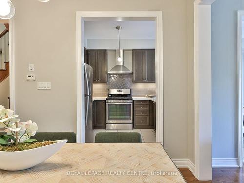 18 Goldthread Terr, Toronto, ON - Indoor Photo Showing Kitchen