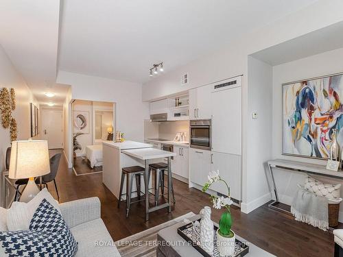 601-39 Sherbourne St, Toronto, ON - Indoor Photo Showing Living Room