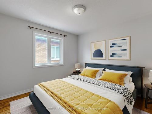 10 Bayfield Dr, Richmond Hill, ON - Indoor Photo Showing Bedroom