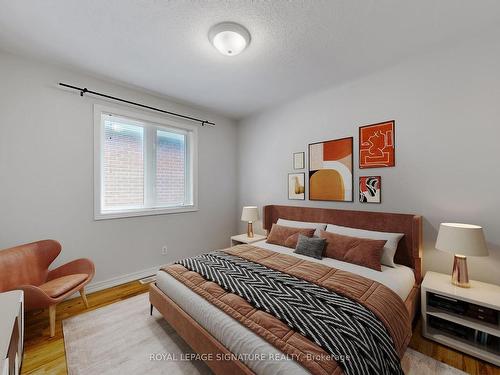 10 Bayfield Dr, Richmond Hill, ON - Indoor Photo Showing Bedroom