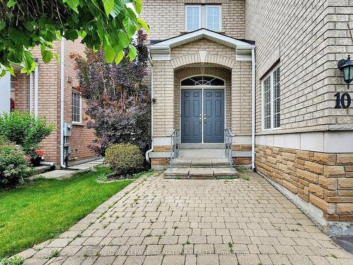 10 Bayfield Dr, Richmond Hill, ON - Outdoor
