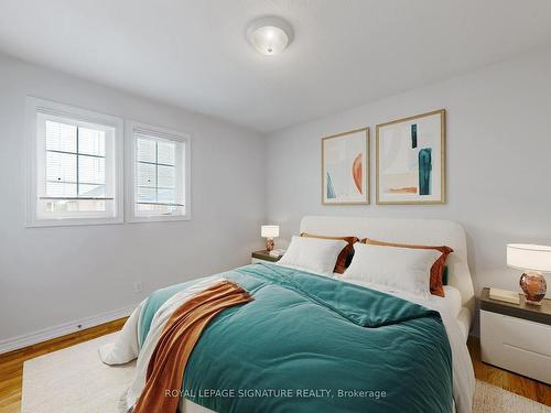 10 Bayfield Dr, Richmond Hill, ON - Indoor Photo Showing Bedroom