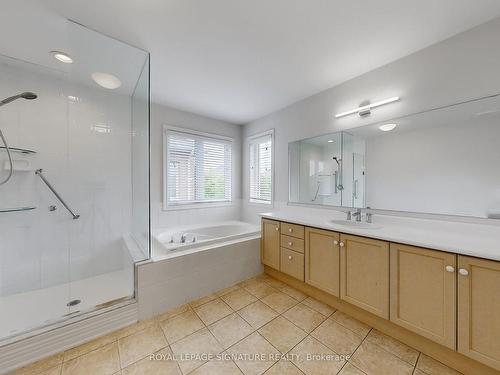 10 Bayfield Dr, Richmond Hill, ON - Indoor Photo Showing Bathroom