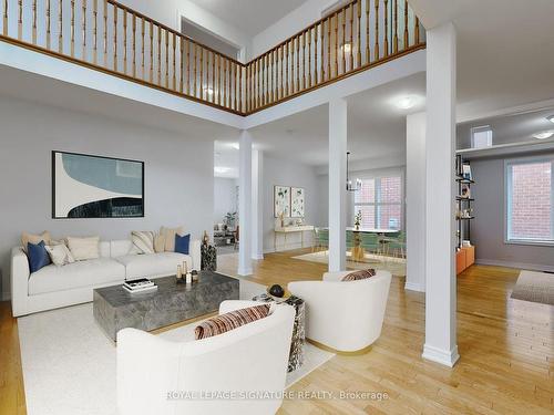 10 Bayfield Dr, Richmond Hill, ON - Indoor Photo Showing Living Room