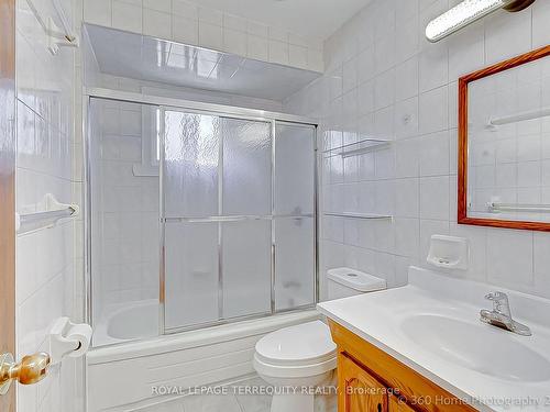 3424 Homark Dr, Mississauga, ON - Indoor Photo Showing Bathroom