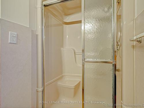 3424 Homark Dr, Mississauga, ON - Indoor Photo Showing Bathroom