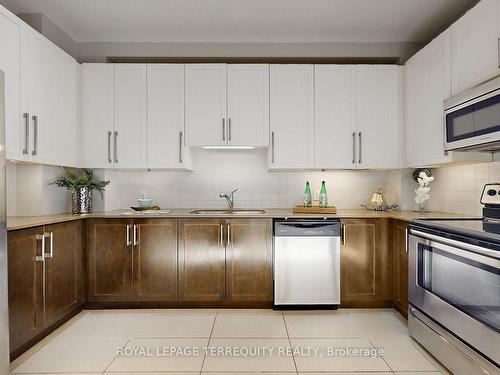 2A Tedder St, Toronto, ON - Indoor Photo Showing Kitchen With Upgraded Kitchen