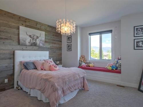 593 Harrogate Lane, Kelowna, BC - Indoor Photo Showing Bedroom