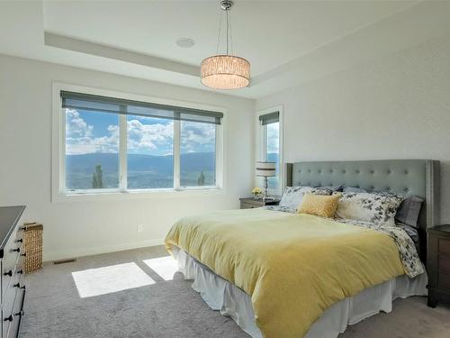 593 Harrogate Lane, Kelowna, BC - Indoor Photo Showing Living Room With Fireplace