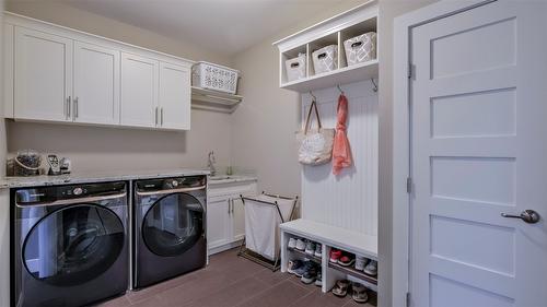 593 Harrogate Lane, Kelowna, BC - Indoor Photo Showing Laundry Room