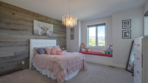 593 Harrogate Lane, Kelowna, BC - Indoor Photo Showing Bedroom