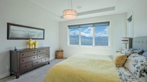 593 Harrogate Lane, Kelowna, BC - Indoor Photo Showing Bedroom