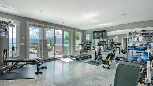 593 Harrogate Lane, Kelowna, BC - Indoor Photo Showing Gym Room