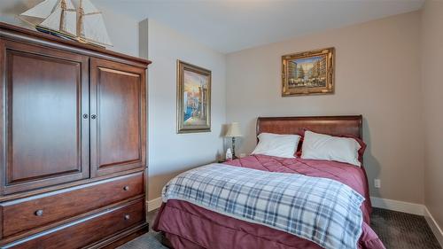 593 Harrogate Lane, Kelowna, BC - Indoor Photo Showing Bedroom