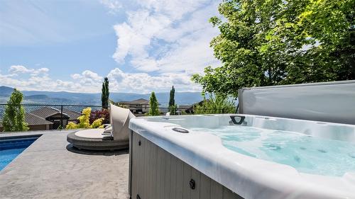 593 Harrogate Lane, Kelowna, BC - Outdoor With View