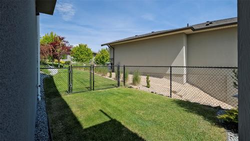 593 Harrogate Lane, Kelowna, BC - Outdoor With Exterior