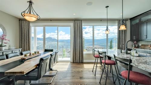 593 Harrogate Lane, Kelowna, BC - Indoor Photo Showing Dining Room