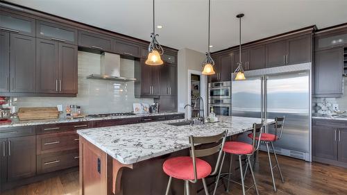 593 Harrogate Lane, Kelowna, BC - Indoor Photo Showing Kitchen With Upgraded Kitchen