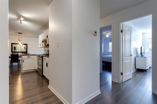 113-3163 Richter Street, Kelowna, BC - Indoor Photo Showing Kitchen