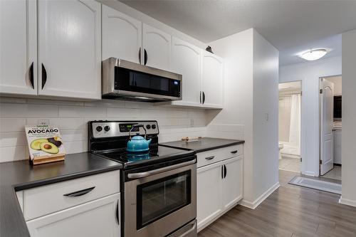 113-3163 Richter Street, Kelowna, BC - Indoor Photo Showing Kitchen With Stainless Steel Kitchen