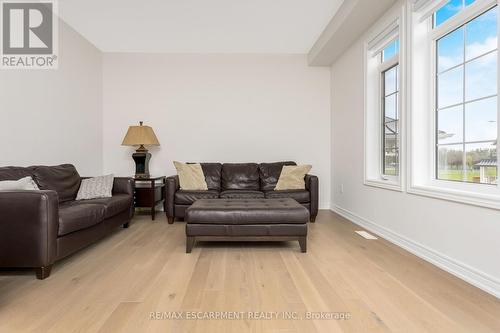 132 Drexler Avenue, Guelph/Eramosa (Rockwood), ON - Indoor Photo Showing Living Room