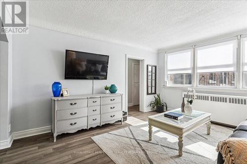 3A - 5 East 36Th Street, Hamilton, ON - Indoor Photo Showing Living Room