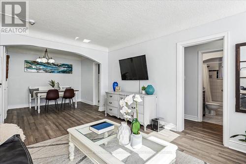 3A - 5 East 36Th Street, Hamilton, ON - Indoor Photo Showing Living Room