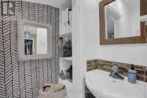 4774 Saint Clair Avenue, Niagara Falls, ON - Indoor Photo Showing Bathroom