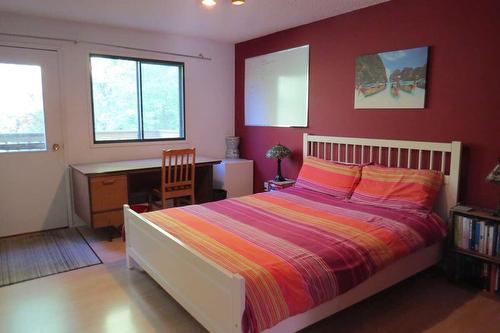 406 Sixth Street, Nelson, BC - Indoor Photo Showing Bedroom
