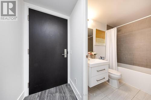 614 - 403 Church Street W, Toronto, ON - Indoor Photo Showing Bathroom