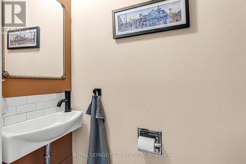 252 Fulton Avenue, Toronto, ON - Indoor Photo Showing Bathroom