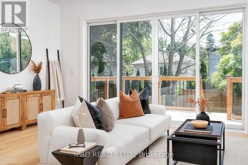 280 Westlake Avenue, Toronto, ON - Indoor Photo Showing Living Room