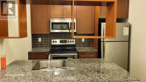 216 - 181 Village Green Square, Toronto, ON - Indoor Photo Showing Kitchen