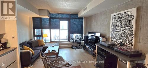 321 - 111 Bathurst Street, Toronto, ON - Indoor