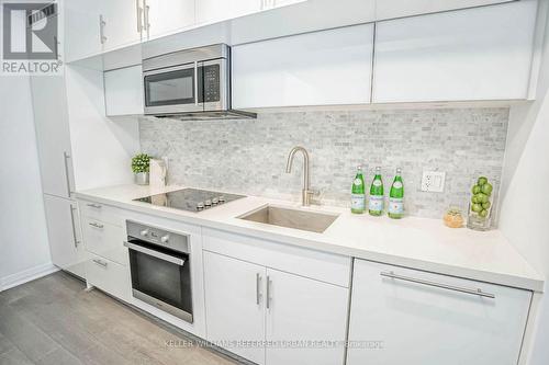 603 - 8 Mercer Street, Toronto (Waterfront Communities), ON - Indoor Photo Showing Kitchen With Upgraded Kitchen