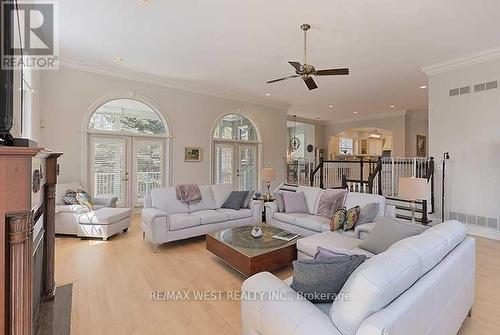 5 Humberview Drive, Vaughan (Islington Woods), ON - Indoor Photo Showing Living Room