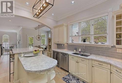 5 Humberview Drive, Vaughan (Islington Woods), ON - Indoor Photo Showing Kitchen With Double Sink