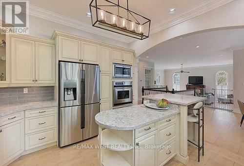 5 Humberview Drive, Vaughan (Islington Woods), ON - Indoor Photo Showing Kitchen