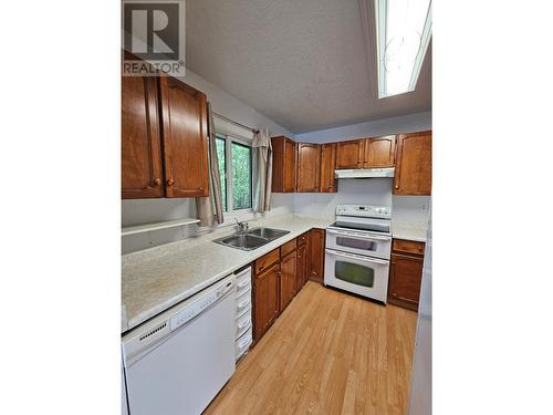 4420 Baldy Way, Chetwynd, BC - Indoor Photo Showing Kitchen With Double Sink