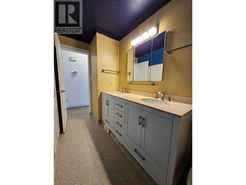 4420 Baldy Way, Chetwynd, BC - Indoor Photo Showing Bathroom