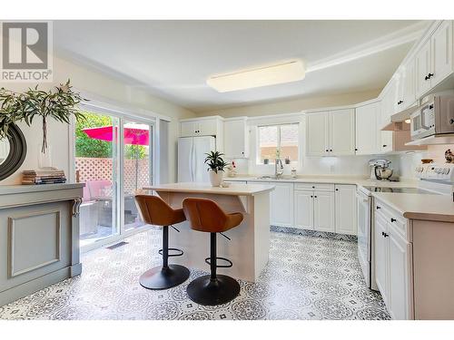 2250 Louie Drive Unit# 43, West Kelowna, BC - Indoor Photo Showing Kitchen With Double Sink