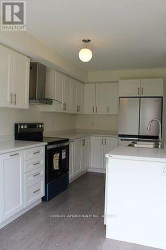 35 Caspian Square, Clarington, ON - Indoor Photo Showing Kitchen