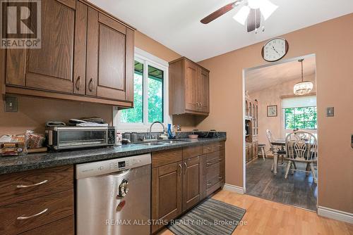 86 Clifton Street, Kawartha Lakes, ON - Indoor Photo Showing Kitchen With Double Sink