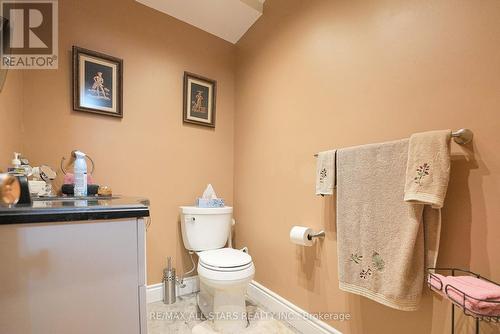 86 Clifton Street, Kawartha Lakes, ON - Indoor Photo Showing Bathroom