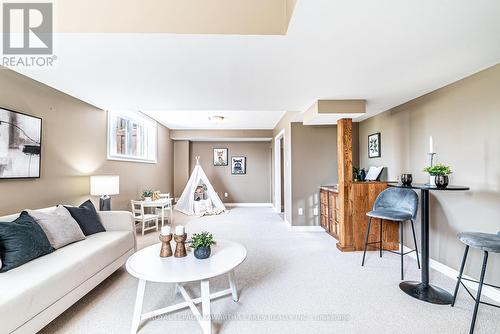 19 Logan Lane, Kawartha Lakes, ON - Indoor Photo Showing Living Room