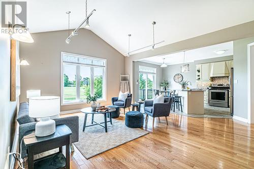 19 Logan Lane, Kawartha Lakes, ON - Indoor Photo Showing Living Room