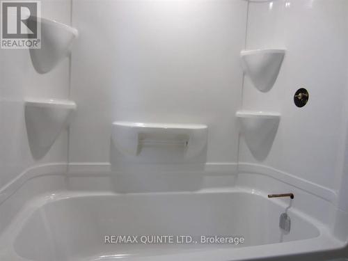 16 Frank Street, Belleville, ON - Indoor Photo Showing Bathroom