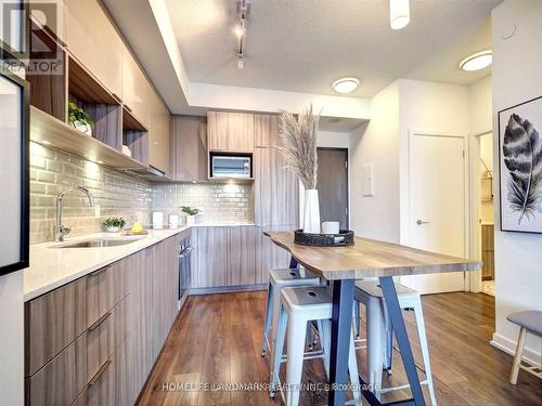 203 - 52 Forest Manor Road, Toronto, ON - Indoor Photo Showing Kitchen With Upgraded Kitchen