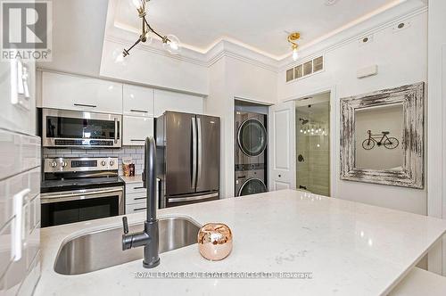 631 - 38 Stadium Road, Toronto, ON - Indoor Photo Showing Kitchen With Upgraded Kitchen