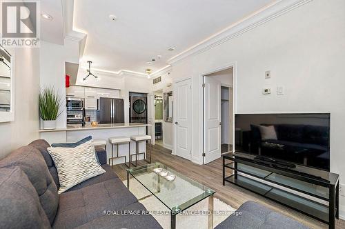 631 - 38 Stadium Road, Toronto, ON - Indoor Photo Showing Living Room